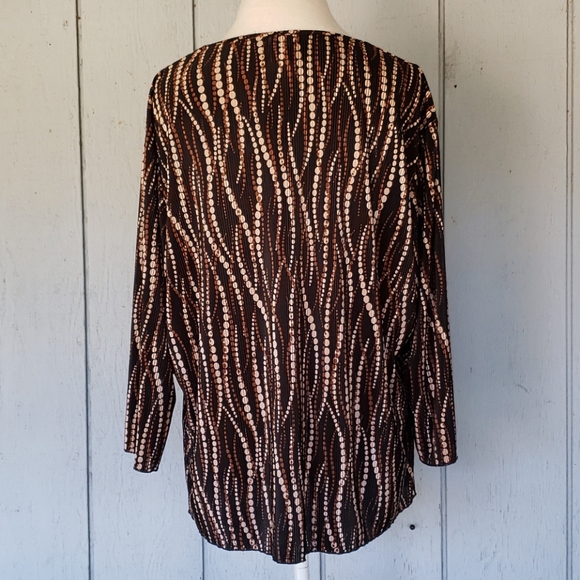 Polka Dot Top. Ribbed. 3/4 Sleeve - Picture 3 of 9